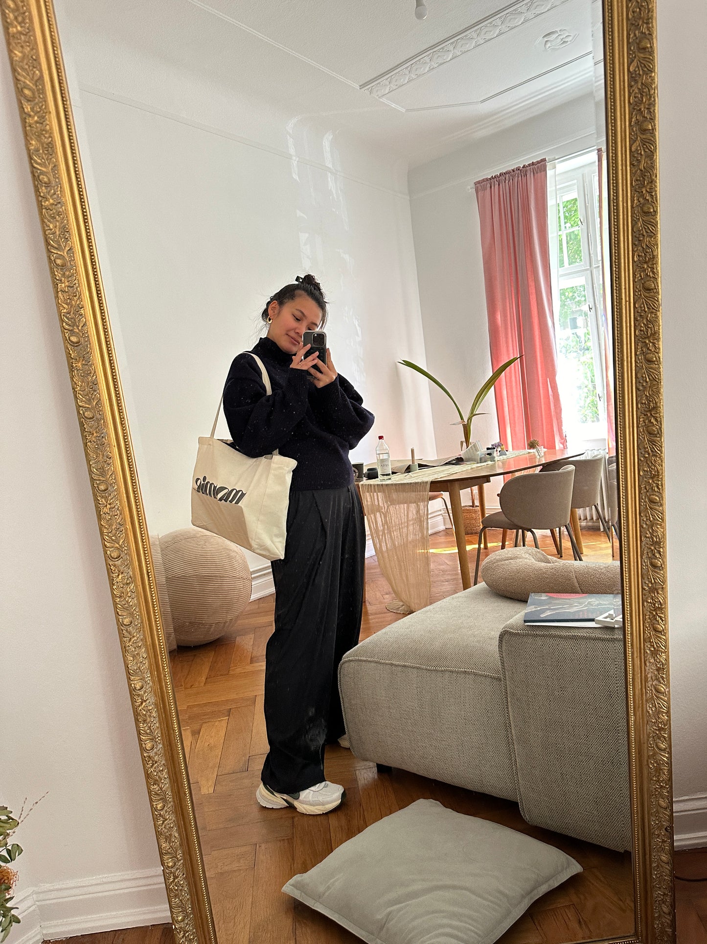 HEY MOMIE Tote Bag